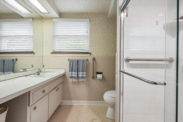 1233 Glenoak Lane, Northbrook, IL 60062