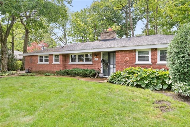 1233 Glenoak Lane, Northbrook, IL 60062
