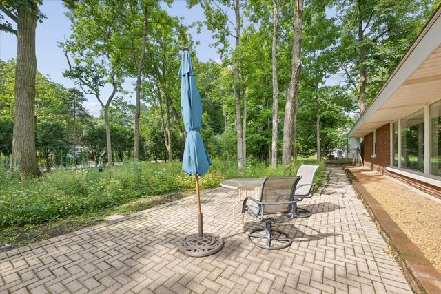 1233 Glenoak Lane, Northbrook, IL 60062