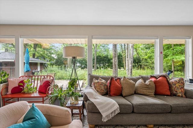1233 Glenoak Lane, Northbrook, IL 60062