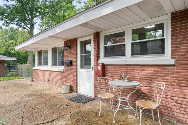 1233 Glenoak Lane, Northbrook, IL 60062