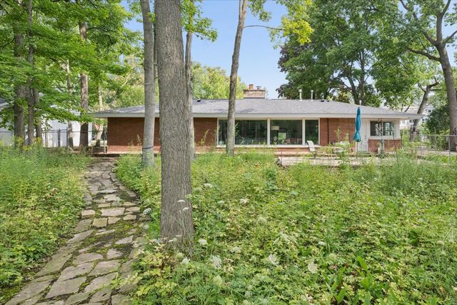 1233 Glenoak Lane, Northbrook, IL 60062