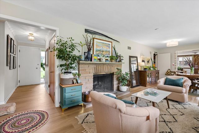1233 Glenoak Lane, Northbrook, IL 60062