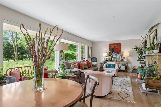 1233 Glenoak Lane, Northbrook, IL 60062