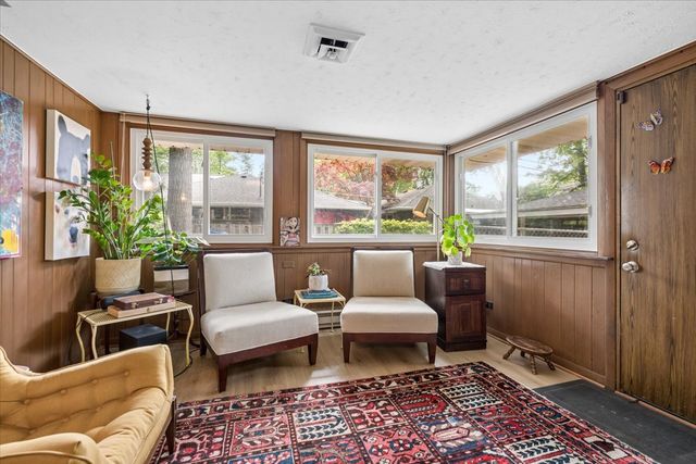 1233 Glenoak Lane, Northbrook, IL 60062