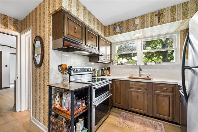 1233 Glenoak Lane, Northbrook, IL 60062
