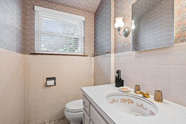 1233 Glenoak Lane, Northbrook, IL 60062