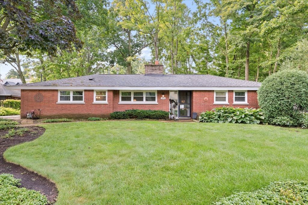 1233 Glenoak Lane, Northbrook, IL 60062
