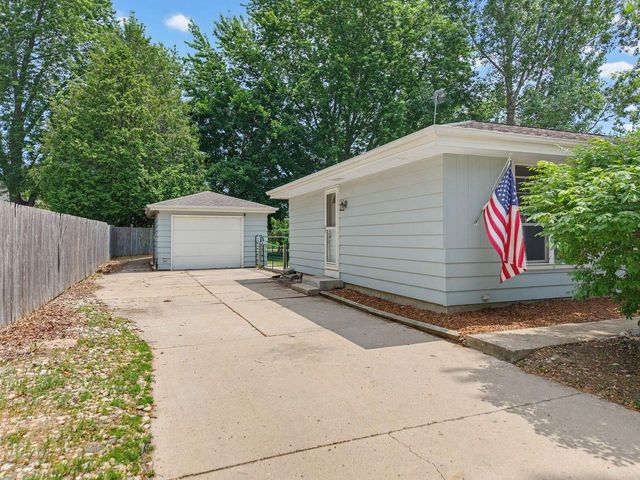 808 Memorial DRIVE, Kewaskum, WI 53040