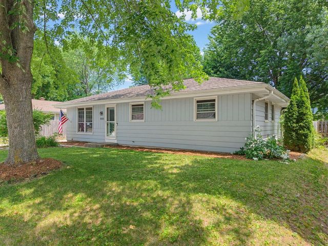 808 Memorial DRIVE, Kewaskum, WI 53040