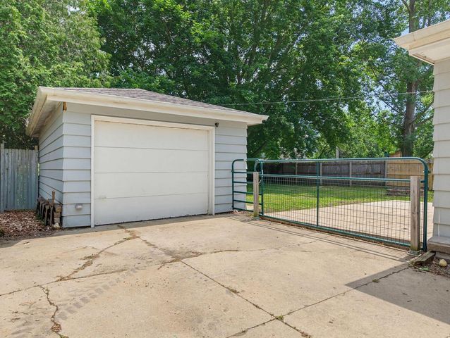 808 Memorial DRIVE, Kewaskum, WI 53040