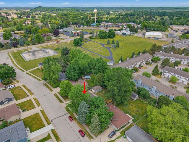 808 Memorial DRIVE, Kewaskum, WI 53040