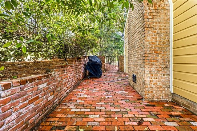 547 Spring Valley NW Road, Atlanta, GA 30318