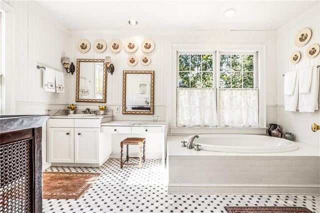 547 Spring Valley NW Road, Atlanta, GA 30318