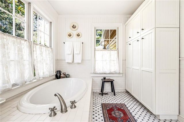 547 Spring Valley NW Road, Atlanta, GA 30318