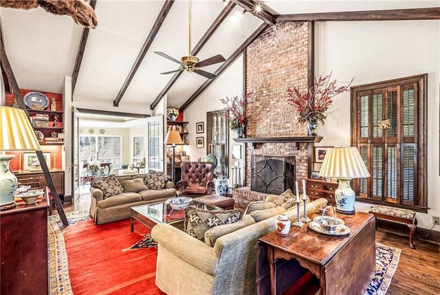 547 Spring Valley NW Road, Atlanta, GA 30318