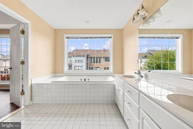 22675 SIMONET BLANC TER, Ashburn, VA 20148