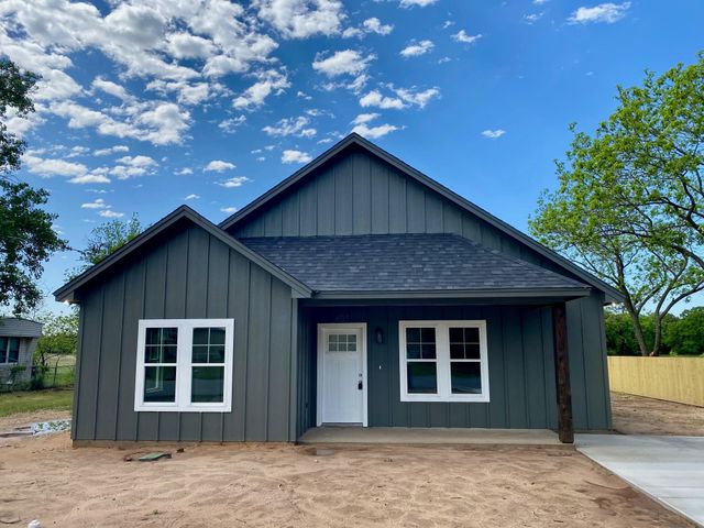 405 Bass Street, Bridgeport, TX 76426