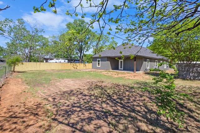 405 Bass Street, Bridgeport, TX 76426