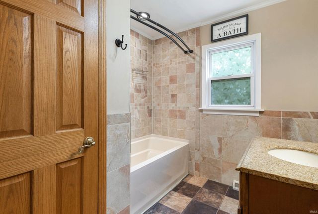 51165 Orange Road, South Bend, IN 46628