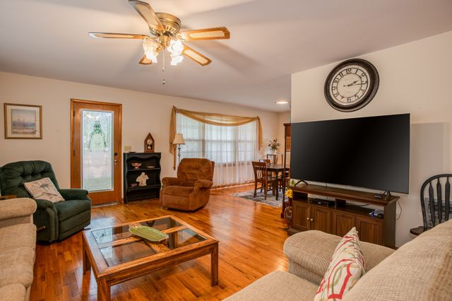 412 4th St, Lawrenceburg, TN 38464