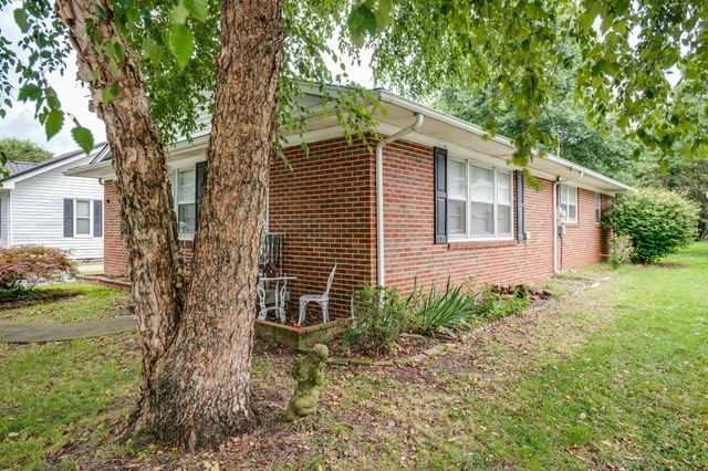 412 4th St, Lawrenceburg, TN 38464