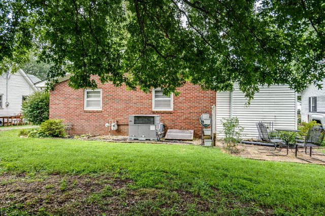 412 4th St, Lawrenceburg, TN 38464