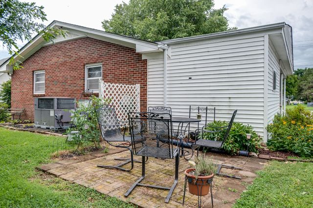 412 4th St, Lawrenceburg, TN 38464