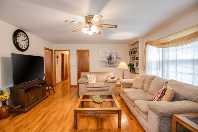 412 4th St, Lawrenceburg, TN 38464