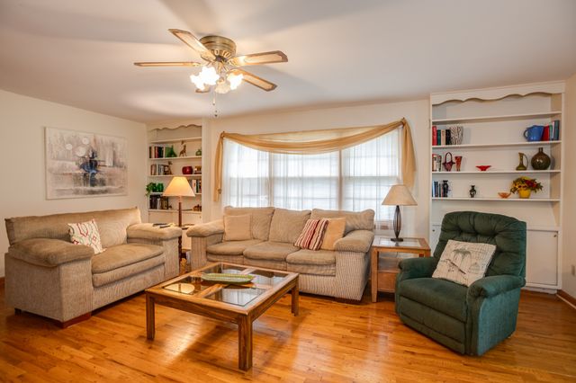 412 4th St, Lawrenceburg, TN 38464