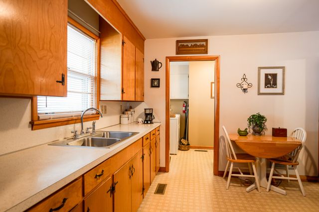 412 4th St, Lawrenceburg, TN 38464