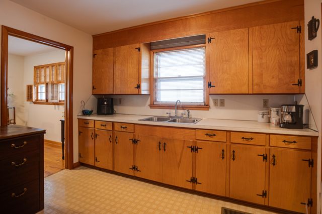 412 4th St, Lawrenceburg, TN 38464