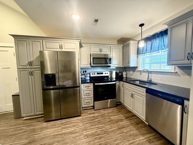 216 Nichols Dr, Woodbury, TN 37190