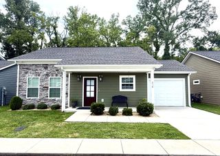 216 Nichols Dr, Woodbury, TN 37190