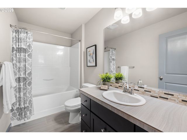 7493 Nw TANOAK Ter, Portland, OR 97229