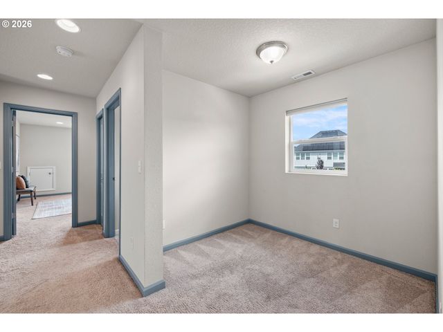 7493 Nw TANOAK Ter, Portland, OR 97229