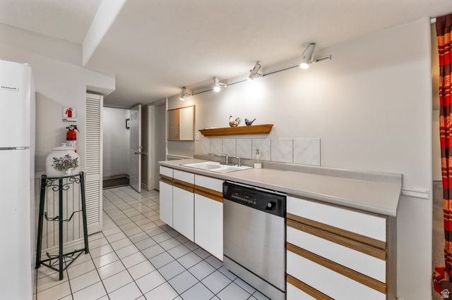1436 E VINE ST, Murray, UT 84121
