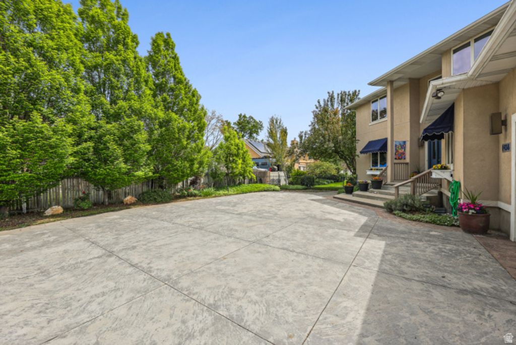 Image 4 of property listing at 1436 E VINE ST, Murray, UT 84121