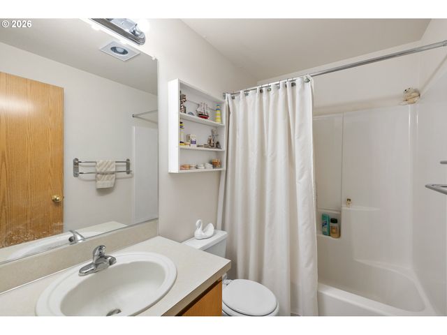 607 Se 5TH St, Battle Ground, WA 98604