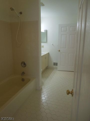 1 Potomac Dr Condo, Bernards Twp., NJ 07920