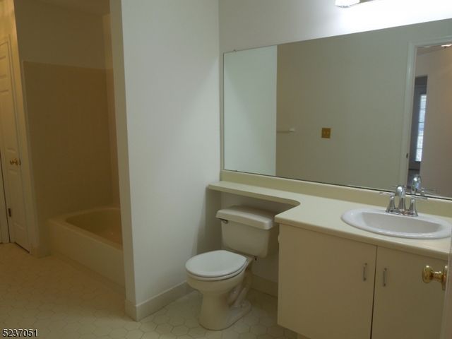 1 Potomac Dr Condo, Bernards Twp., NJ 07920