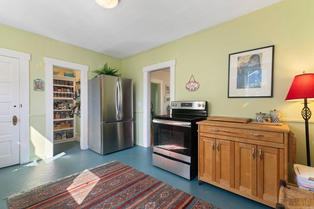 19 Blakeslee Street, Brattleboro, VT 05301