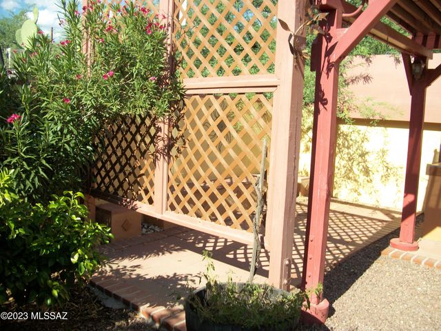 532 W Simmons Road, Tucson, AZ 85705