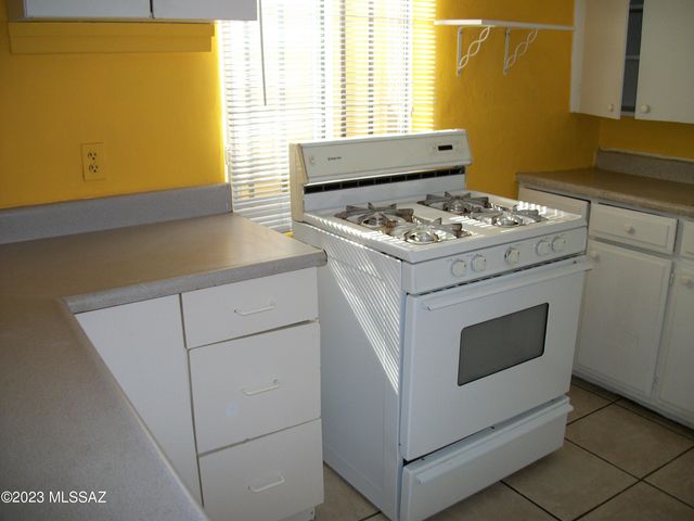 532 W Simmons Road, Tucson, AZ 85705