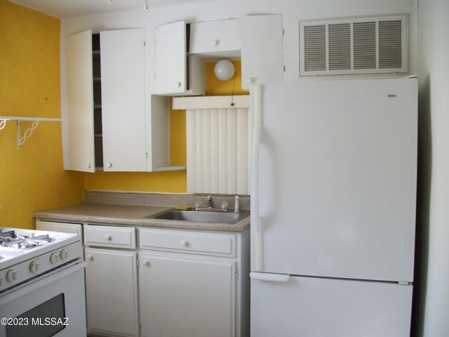 532 W Simmons Road, Tucson, AZ 85705