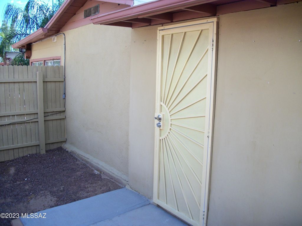 532 W Simmons Road, Tucson, AZ 85705