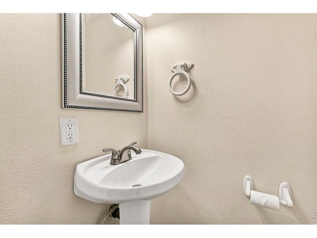 2072 Huntington Cir, Fort Collins, CO 80526