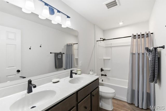 16503 Honey Locust Drive, Chesterfield, MO 63005