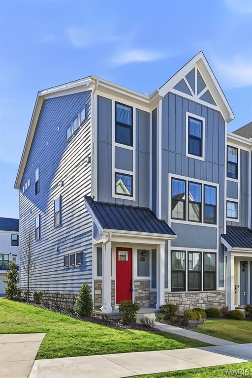 16503 Honey Locust Drive, Chesterfield, MO 63005