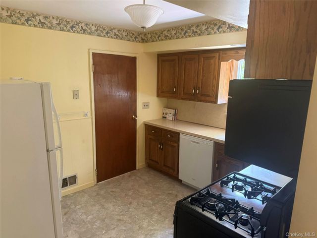 18 Greene Road, Spring Valley, NY 10977